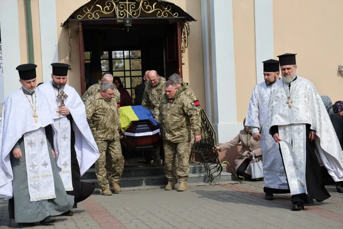 У Луцьку провели в останню дорогу полеглого Героя Дениса Савчука