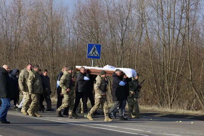 На Волині попрощалися з воїном Русланом Світачем (фото)