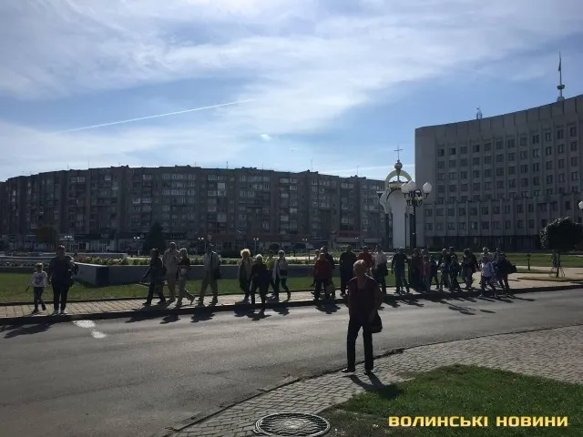 У Луцьку страйкують дачники: перекрили проспект Волі (фото)