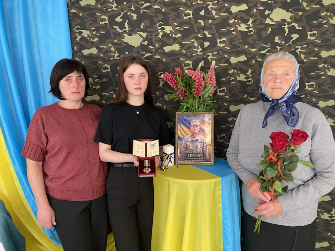 На Волині родині загиблого воїна Сергія Карпука вручили орден «За мужність» (фото)