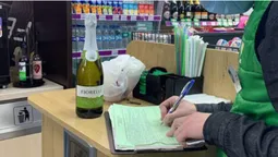 Продавали алкоголь вночі: у Луцьку «здали» заправку WOG, продавця покарають (фото)