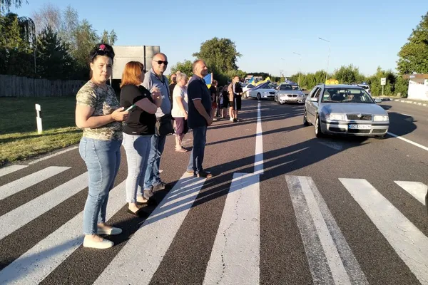 Звільненого з полону бійця Михайла Данилюка зустріли на Волині (фото)