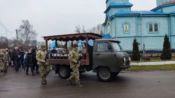 На Волині попрощалися з воїном Ростиславом Слєсарем (фото)