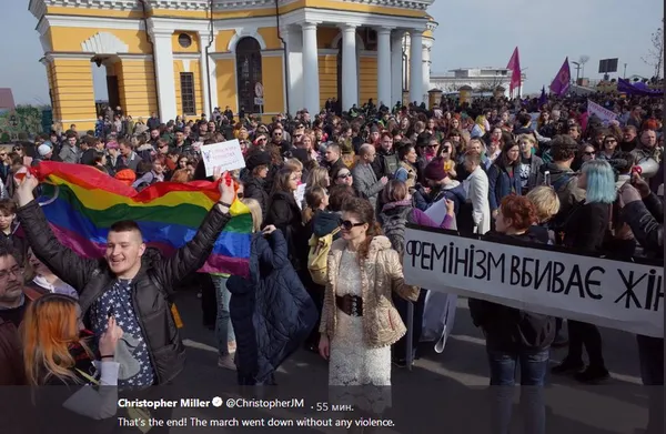 «Я — транс-жінка-феміністка» та «Бог! Батьківщина! Патріархат!»: у Києві контрмарші, є затримані