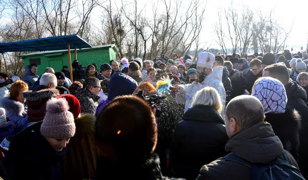 Як лучани на Стиру занурювалися на Водохреща (фото)