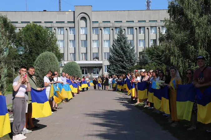 Зібралися всім селом: на Камінь-Каширщині з полону зустріли Віталія Березнюка (фото)