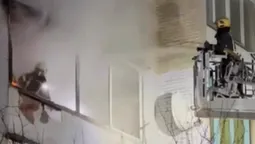 У Луцьку рятувальники евакуювали п’ятьох людей з вогняної пастки (відео)