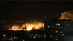 У Луцьку біля Стиру горить суха трава  (фото)