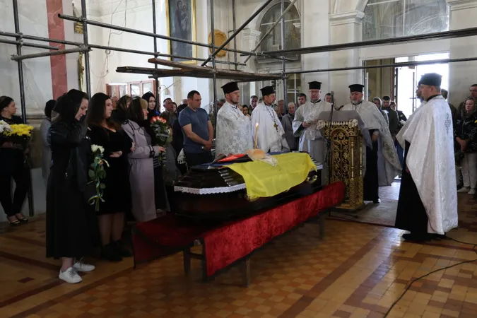 У Луцьку попрощались із загиблим на Луганщині Олександром Юзвою (фото)