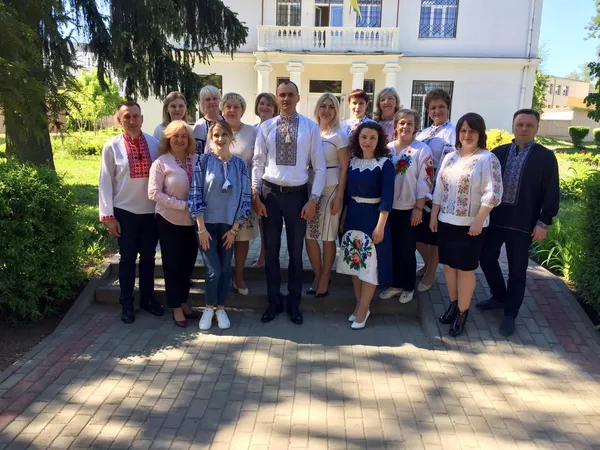 Код нації: волиняни діляться світлинами у вишиванках (фото)