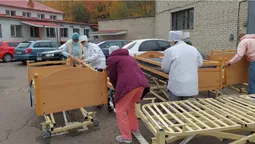 Матраци, візки та ліжка: луцька лікарня отримала благодійну допомогу (фото)