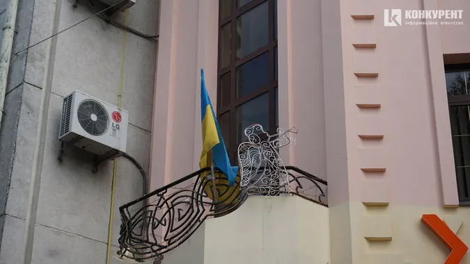 У День прапора лучани вбрались у сорочки, а будинки прикрасили стягами (фото)