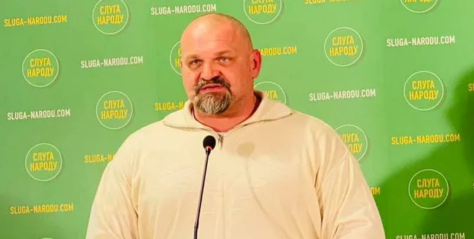 «Вареник з бринзою»: нардеп Вірастюк потрапив у скандал через вульгарний коментар відвертого фото