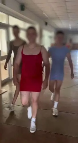 «Це збочення»: мер Луцька про перевдягання школярів у сукні (фото)