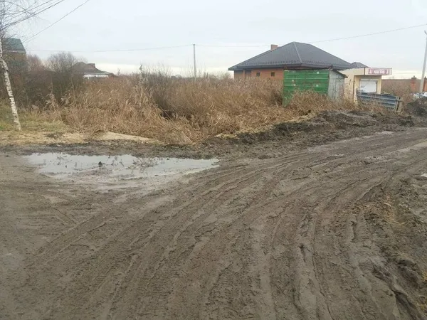 Через будівництво в Липинах вулиці Луцька перетворились на болото (фото)