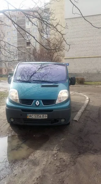 Авто купили, а паркуватись не навчились: у Луцьку ловили порушників (фото)