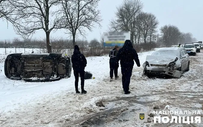 Авто у кюветі, семеро травмованих: волиняни потрапили у ДТП на Львівщині (фото)