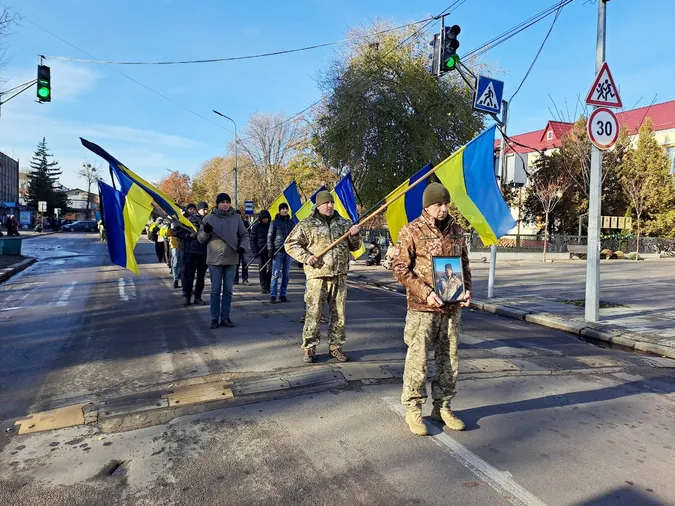 Без батька лишилося двоє синів: у Ковелі попрощалися із воїном Дмитром Табачуком (фото)