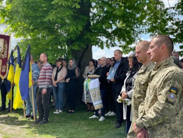 У Нововолинській громаді попрощалися з двома полеглими Героями (фото, відео)
