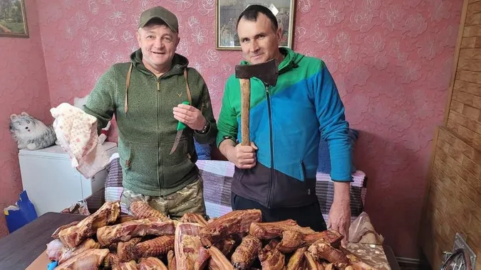 Волонтер з Волині відправив півтори тонни копченого м'яса для військових (відео)