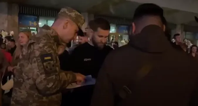 У Києві ТЦК і поліція влаштували рейд після концерту «Океану Ельзи» (відео)