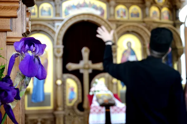 Храм для всіх: історія будівництва церкви на кладовищі в Гаразджі (фото)