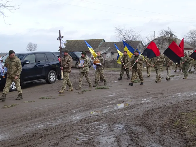 На Волині попрощалися із загиблим воїном Сергієм Вавринчуком (фото)