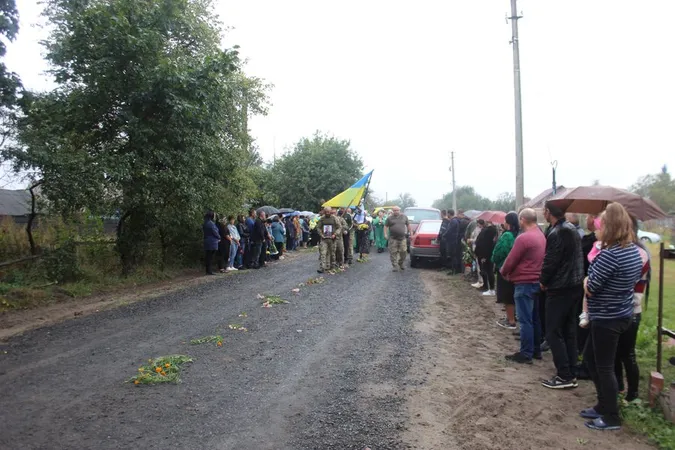На Волині провели в останню дорогу Героя Івана Гайдучика (фото)