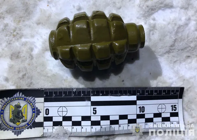 Граната і набої у кишенях: у Луцькому районі знайшли небезпечного баригу