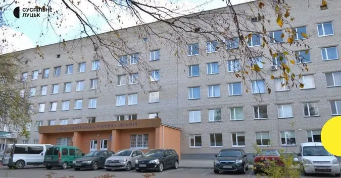 У лікарні біля Луцька з жовчного міхура пацієнта дістали скарб (фото)