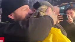 «Красава! Ти як там вижив, ти ж такий ніжний»: лучанин дочекався свого побратима з полону (відео)