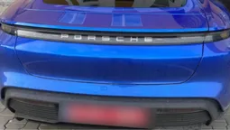 У Луцьку водій на Porsche втаранив паркан і втік (фото)