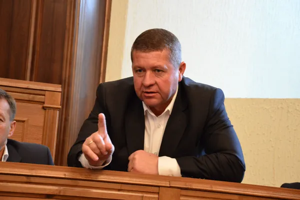 Алкоголь, неповага та ворожнеча під час сесії Волиньради (фото)