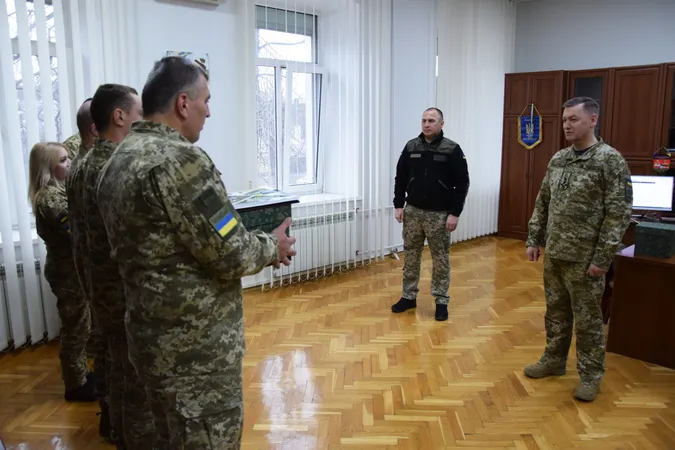 На Волині напередодні свят вручили відзнаки та подарунки прикордонникам, які пройшли ворожий полон (фото)