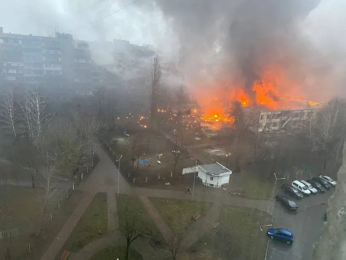 У Броварах біля дитсадка впав вертоліт – є постраждалі та загиблі (фото 18+)