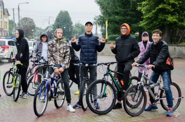 У Нововолинську під дощем відбувся патріотичний велопробіг
