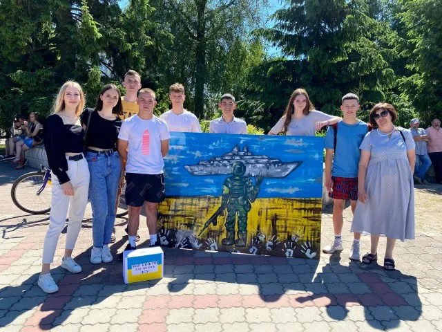 В Іваничах на стенді відновили картинку з русскім кораблем (фото)