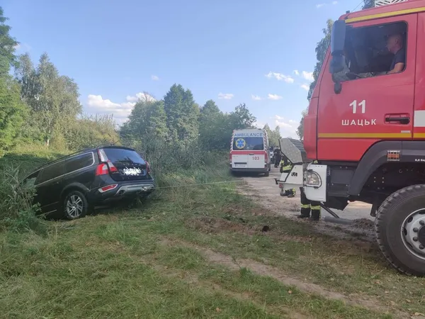На Ковельщині водій легковика злетів у кювет: працювали рятувальники (фото)