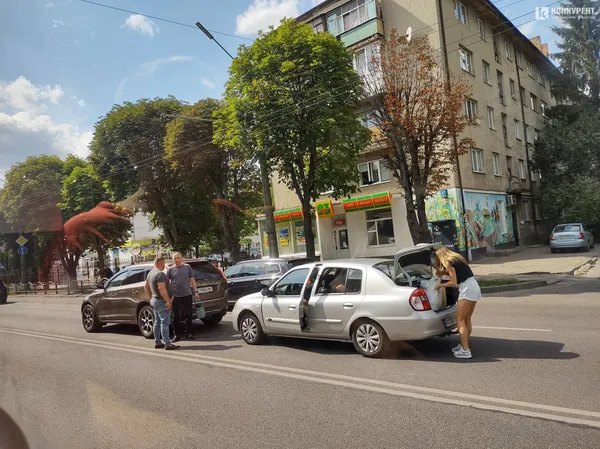 На Перемоги у Луцьку зіткнулися Volvo i Dacia (фото)