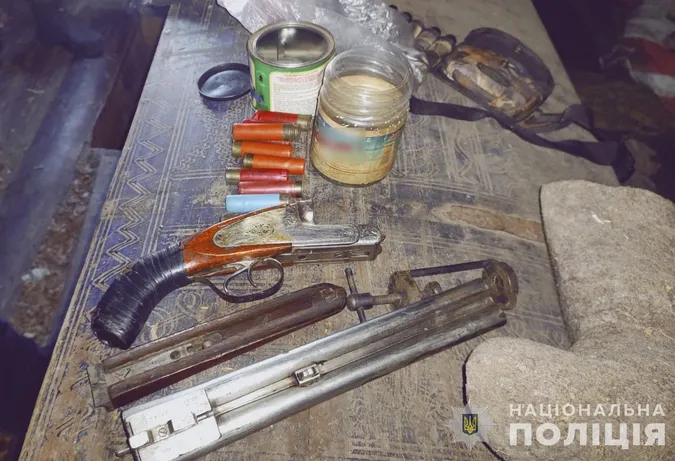 На Волині в хаті п'яного дебошира знайшли обріз та набої (фото)