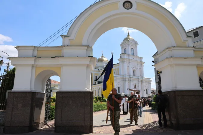 У Луцьку попрощалися з Героями Романом Меюсом та Олександром Радивоніком (фото)