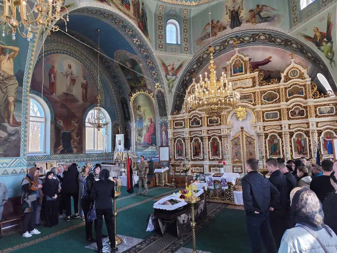 Дуже юний: у Луцькому районі попрощалися із воїном Юрієм Радчуком (фото)