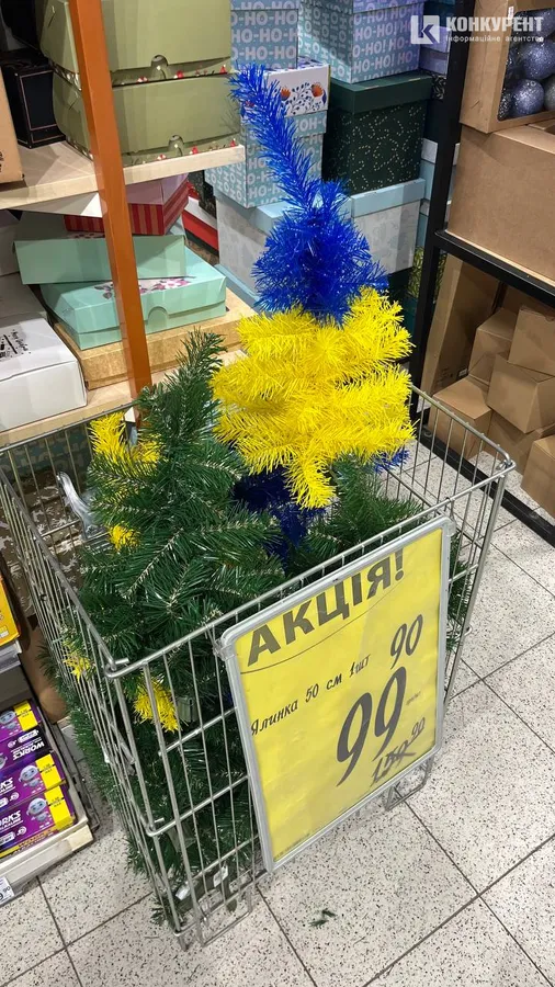 Що у Луцьку коштує дешевше – штучні чи живі ялинки (фото)