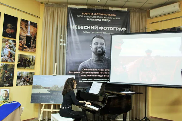 У Ковелі відкрили фотовиставку загиблого на війні Максима Бурди (фото)