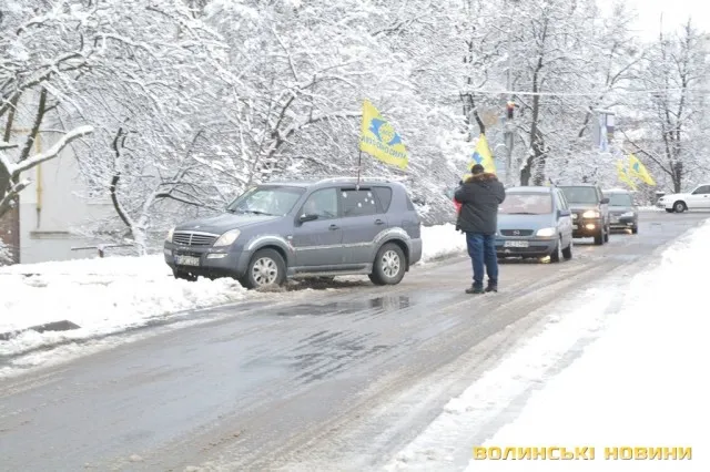 У Луцьку автопротест власників машин на єврореєстрації (фото)