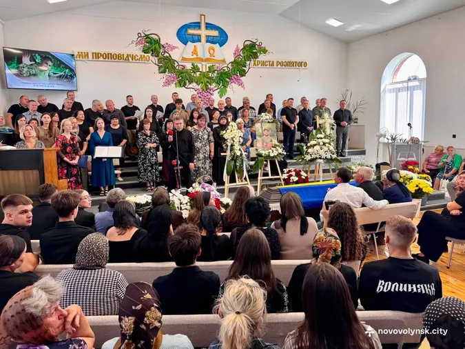 Назавжди 30: на Волині попрощалися із Героєм Миколою Мурмилем (фото)