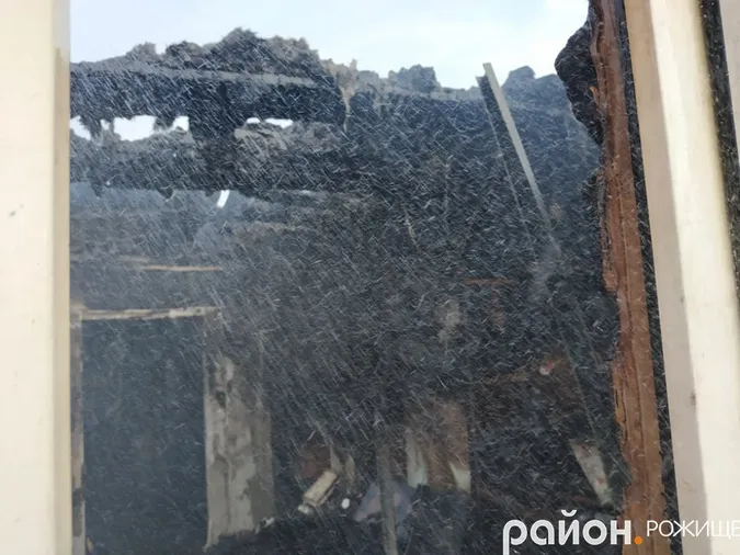 Показали, що залишилося від гуртожитку після масштабної пожежі в Рожищі (фото)