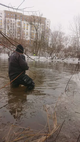 У Луцьку в Стиру продовжують шукати 21-річного чоловіка (фото)