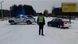 На Волині поліцейські допомогли тим, хто потрапив у скруту через негоду (фото)