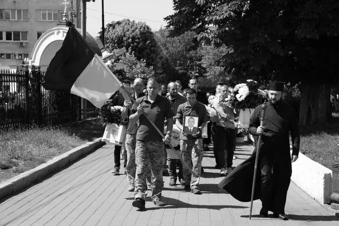 У Луцькій громаді провели в останню путь Героїв Дениса Угорова та Олега Скорупського